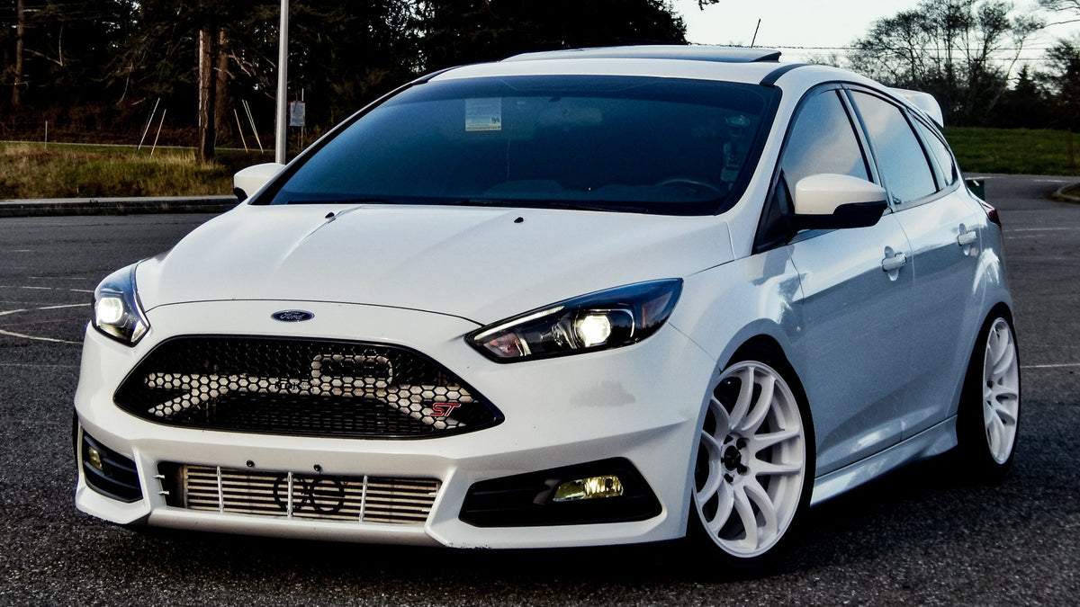 Ford Focus ST on Vors TR4 White 18x8.5 photo 1