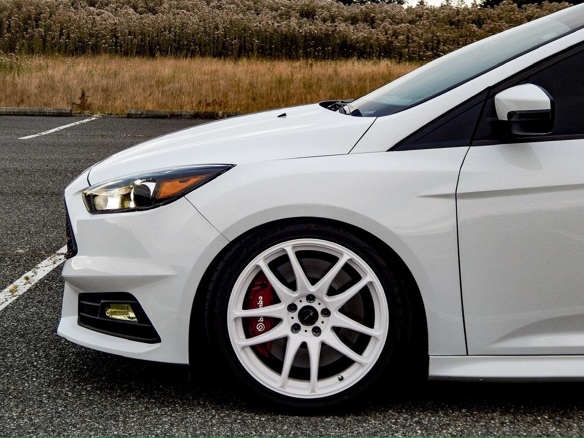 Ford Focus ST on Vors TR4 White 18x8.5 photo 2