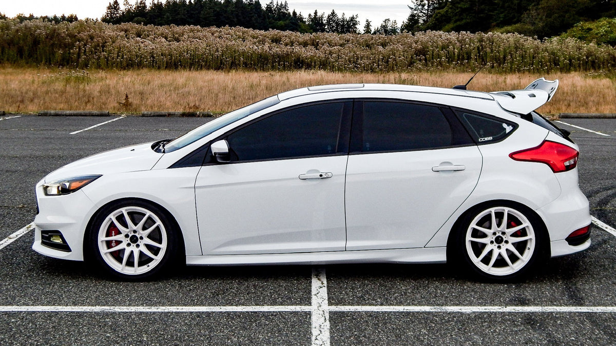 Ford Focus ST on Vors TR4 White 18x8.5 photo 5
