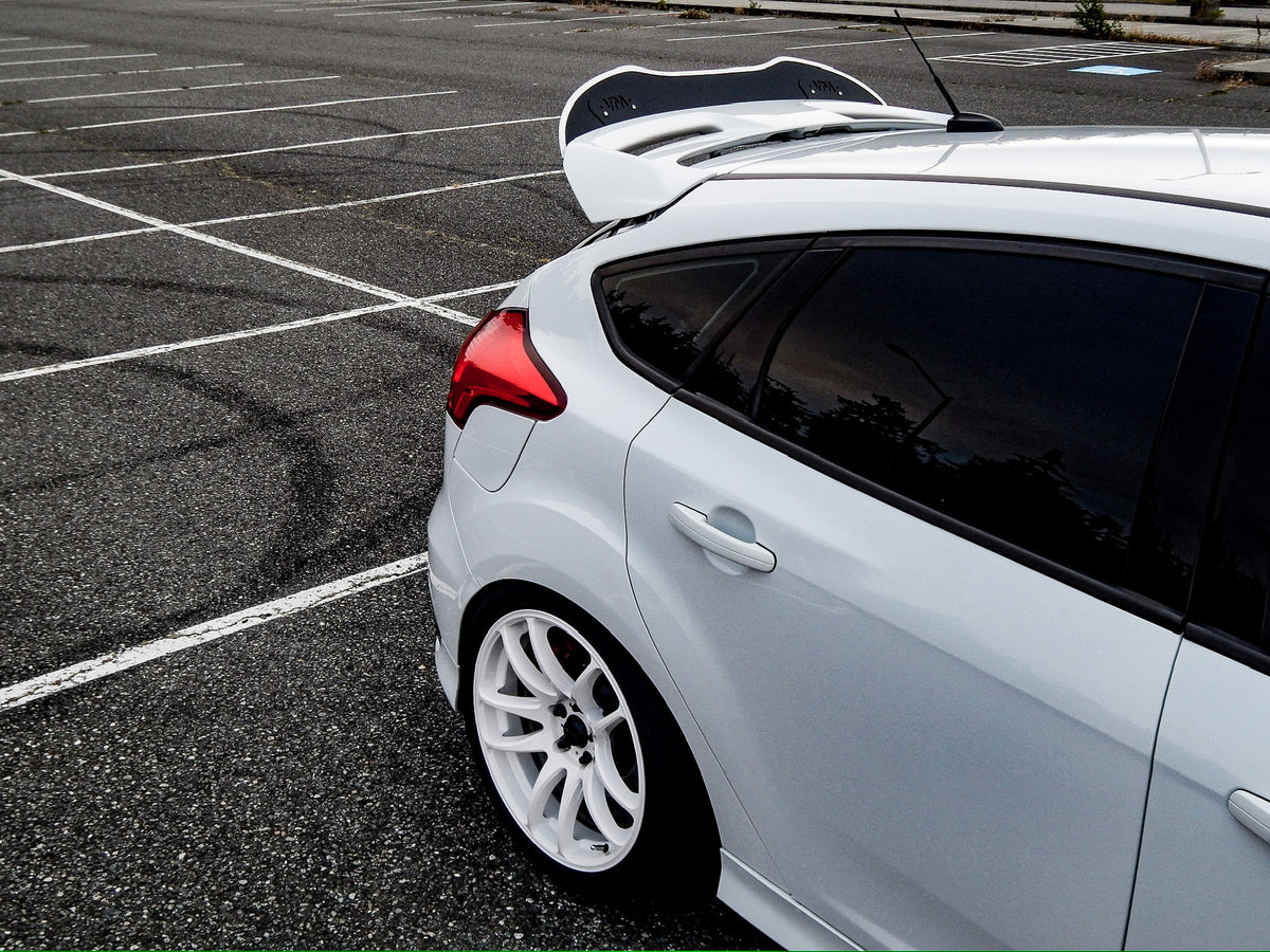 Ford Focus ST on Vors TR4 White 18x8.5 photo 3